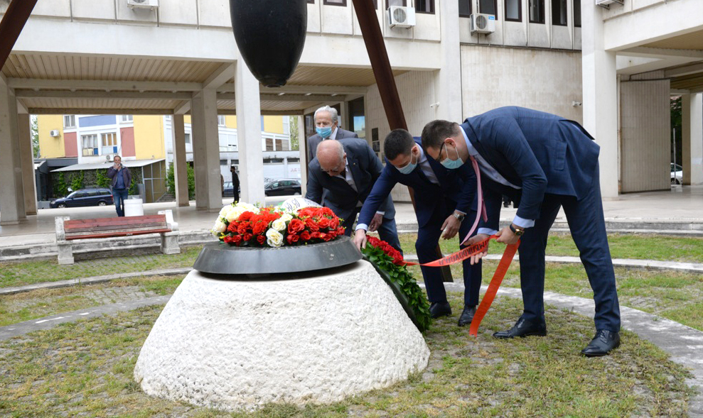 Predstavnici Glavnog grada i UBNOR-a Podgorice položili vijenac na spomenik žrtvama savezničkog bombardovanja