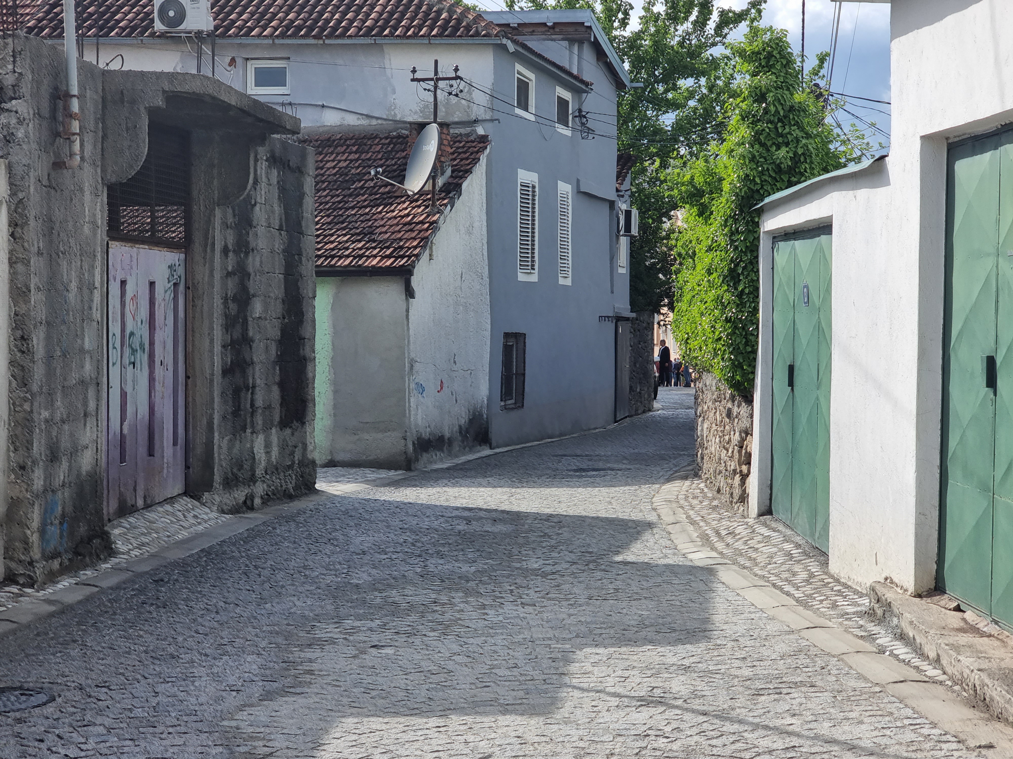 Završena rekonstrukcija Ulice Slobodana Škerovića na Draču; Još jedna ulica u srcu stare Podgorice dobila novi izgled u autentičnom duhu