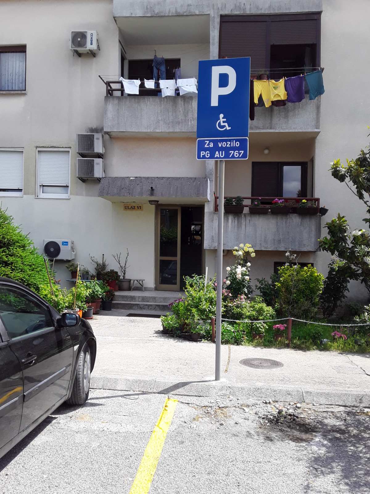 Počeli radovi na ugradnji vertikalne signalizacije za potrebe parking mjesta za osobe sa invaliditetom