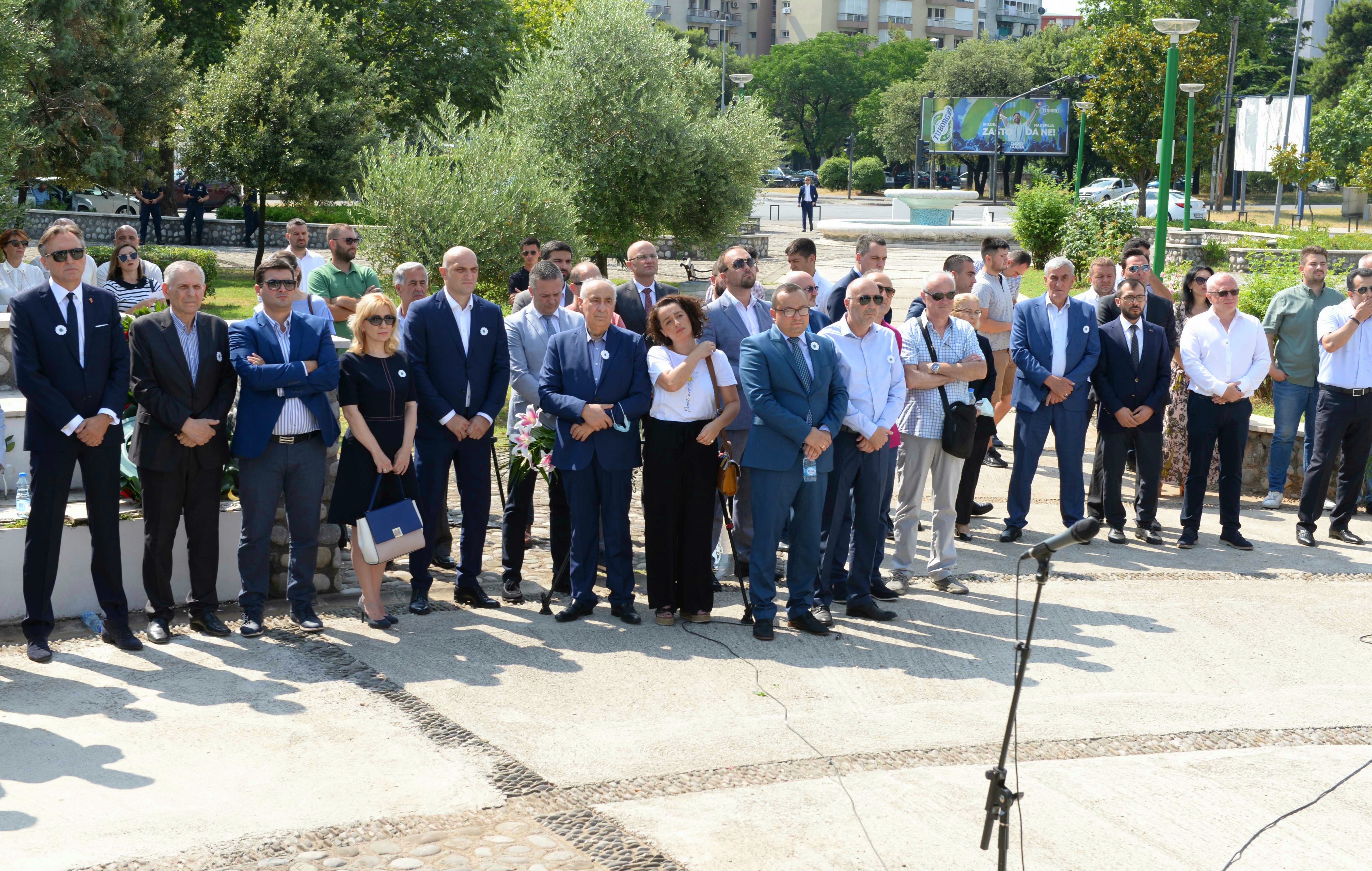 Delegacija Glavnog grada položila vijenac na spomenik posvećen civilnim žrtvama ratova u bivšoj Jugoslaviji