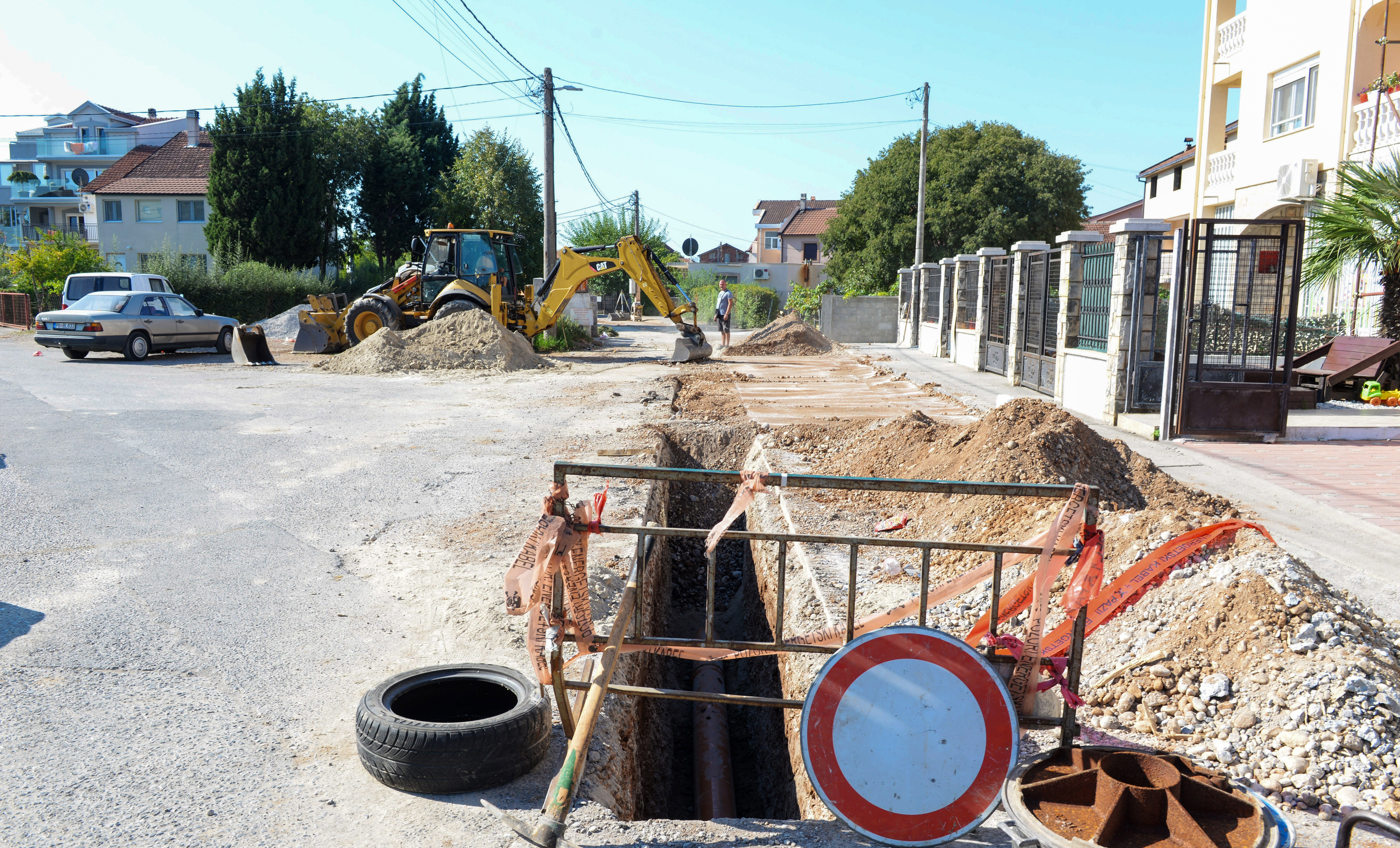 Počeli radovi na izgradnji fekalne kanalizacije u Ulici Miladina Popovića