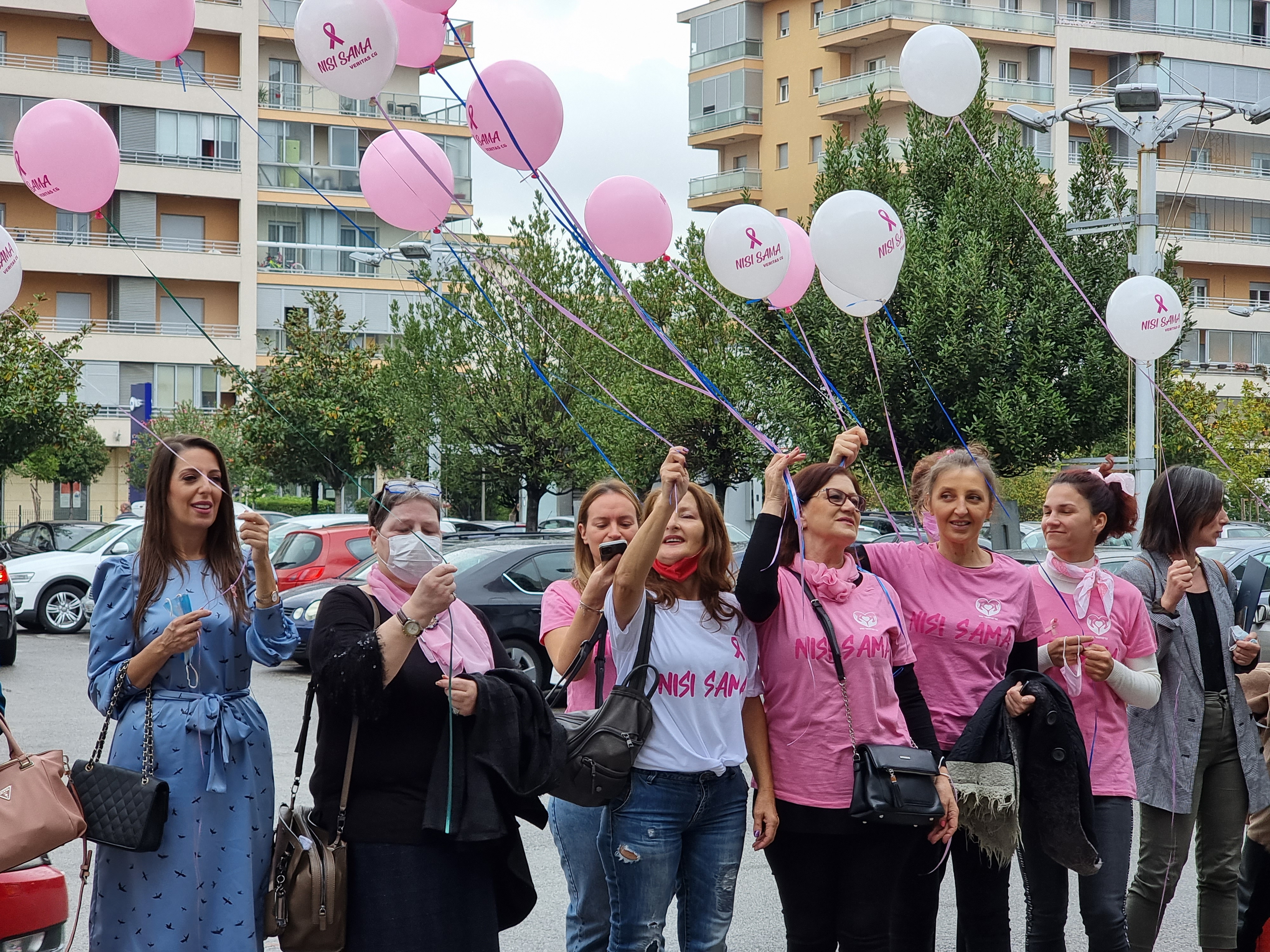 Brojnim aktivnostima i pokretanjem novog socijalnog servisa Glavni grad obilježio mjesec borbe protiv karcinoma dojke; Nisi sama!
