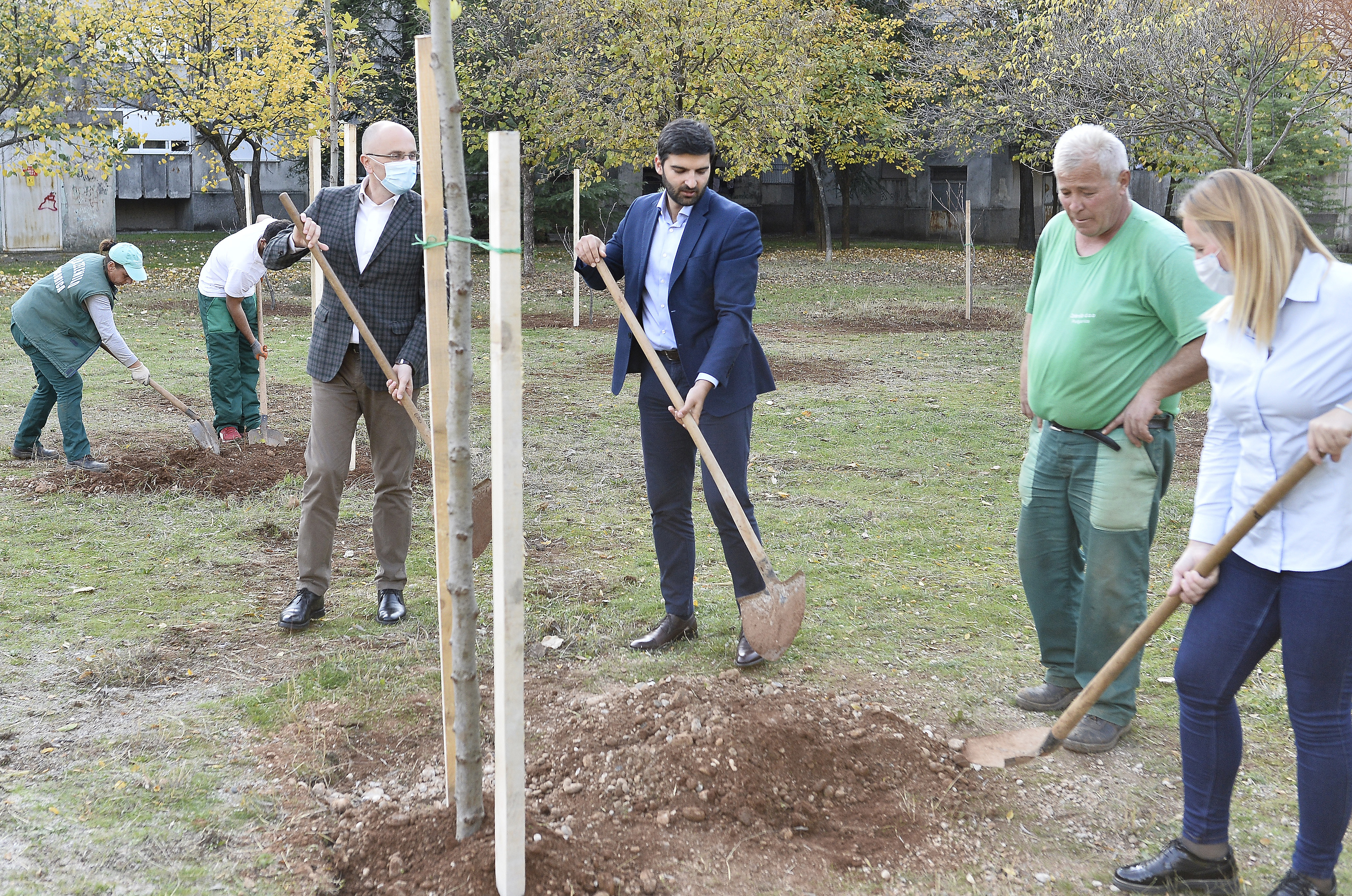 Glavni grad u čast Republike Zabjelo simbolično zasadio 30 sadnica u Ulici Radosava Burića