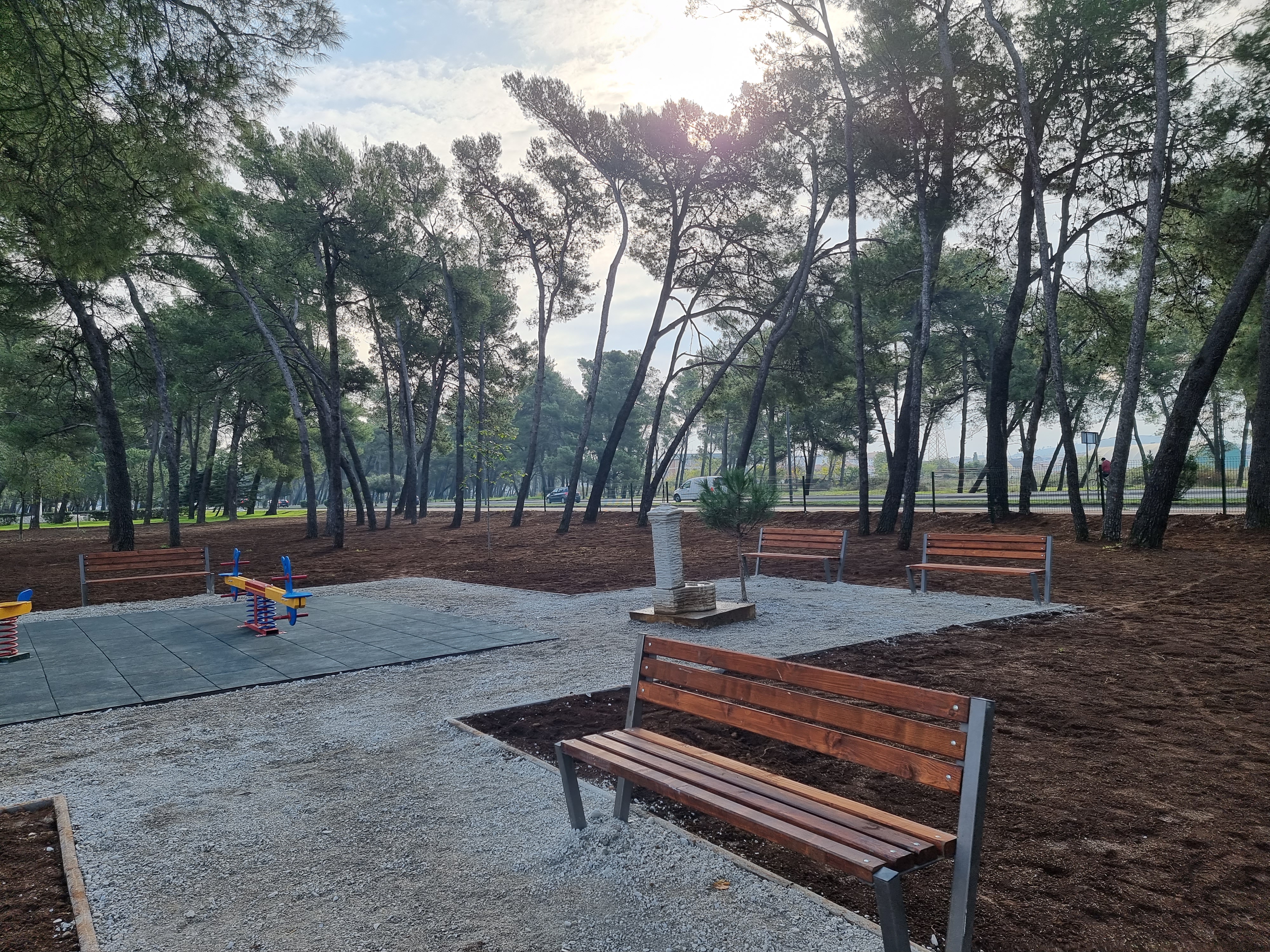 Završeni radovi na uređenju zelene površine u drugom dijelu park-šume Tološi