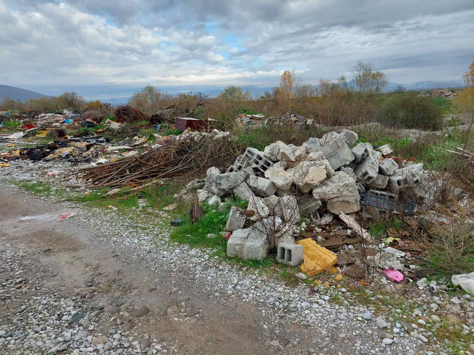 Ekipe gradske Čistoće uklanjanjaju nelegalne deponije na području Golubovaca