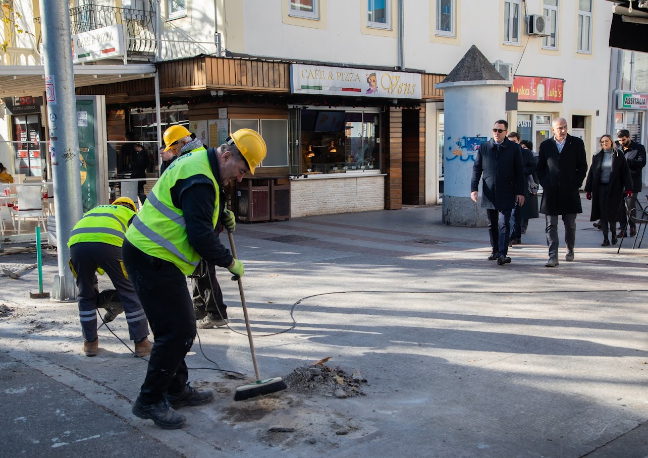 Počela rekonstrukcija Njegoševe ulice; Vuković: Ispunjavamo obećanje i centru grada vraćamo stari sjaj