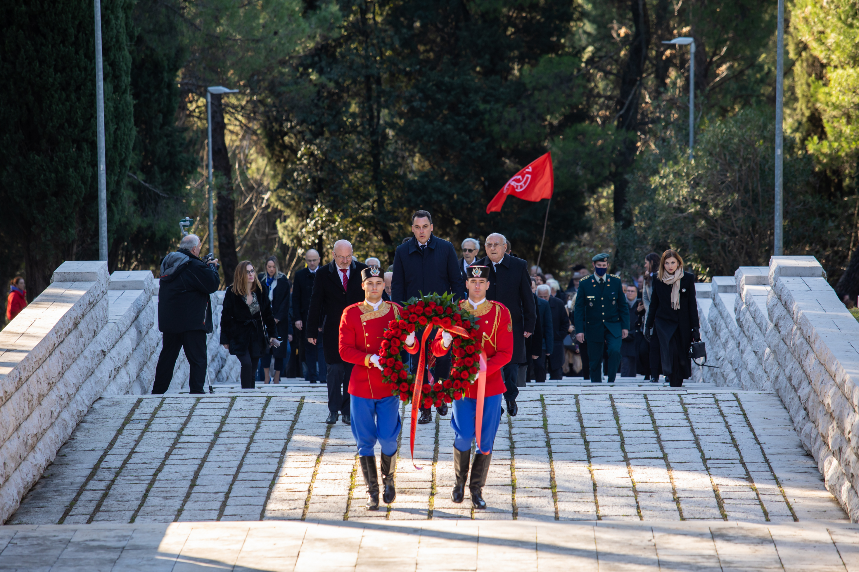 Delegacija Glavnog grada položila vijenac na spomenik Partizanu borcu na Gorici
