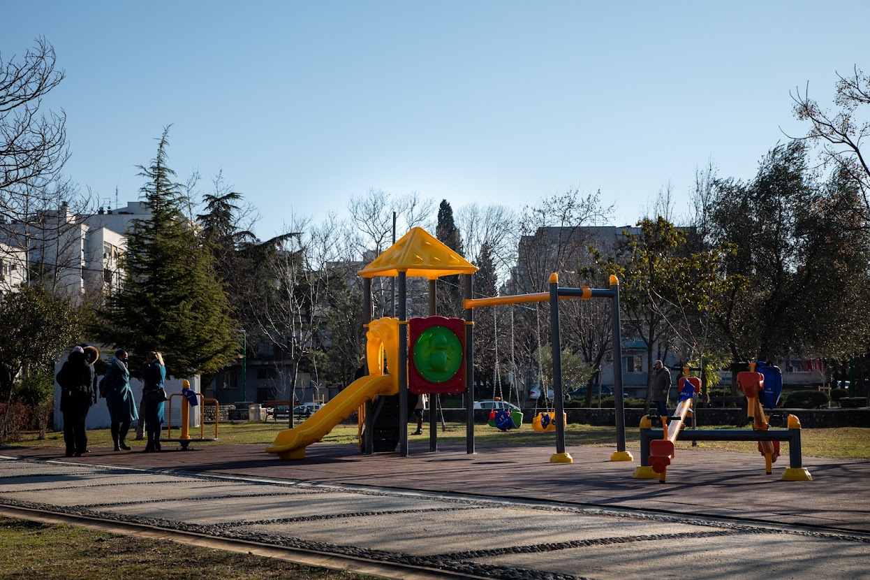 Izgrađena dva dječija igrališta na Pobrežju; Uskoro i novi poligon