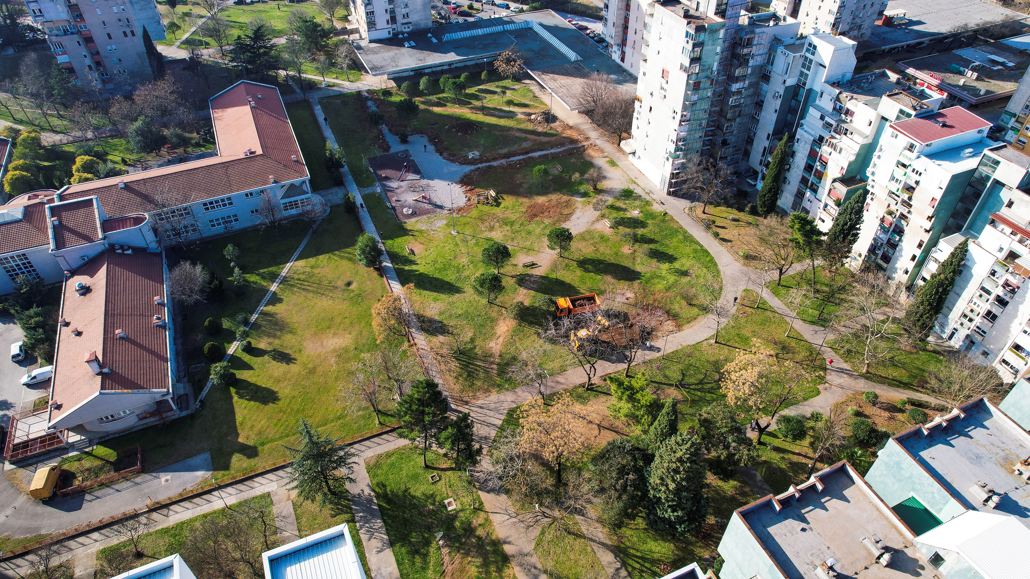 Počeli radovi na izgradnji nove parkovske površine u Bloku V
