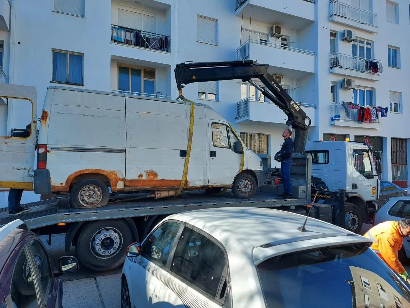 Zajedničkom akcijom Komunalna inspekcija i podgorička Deponija uklanjaju stare automobile sa javnih površina