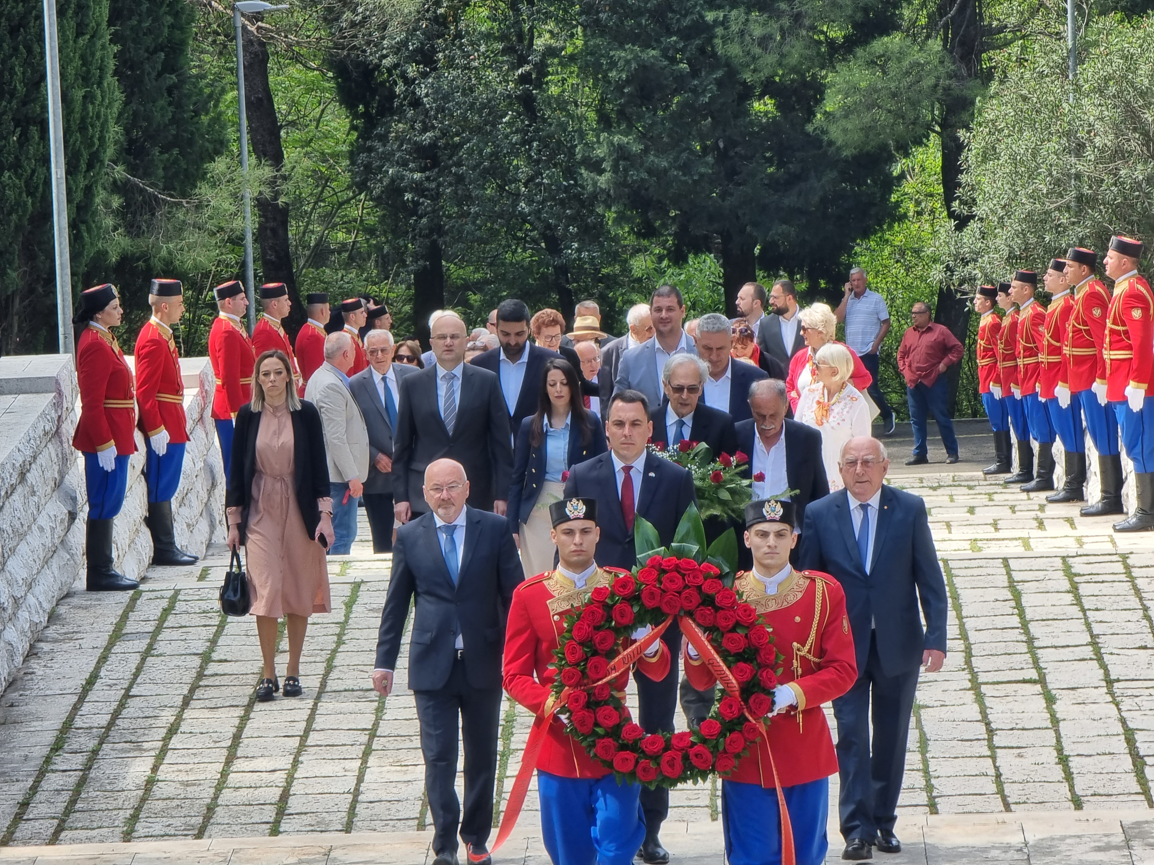 Delegacija Glavnog grada položila vijenac na Spomenik Partizanu borcu na Gorici