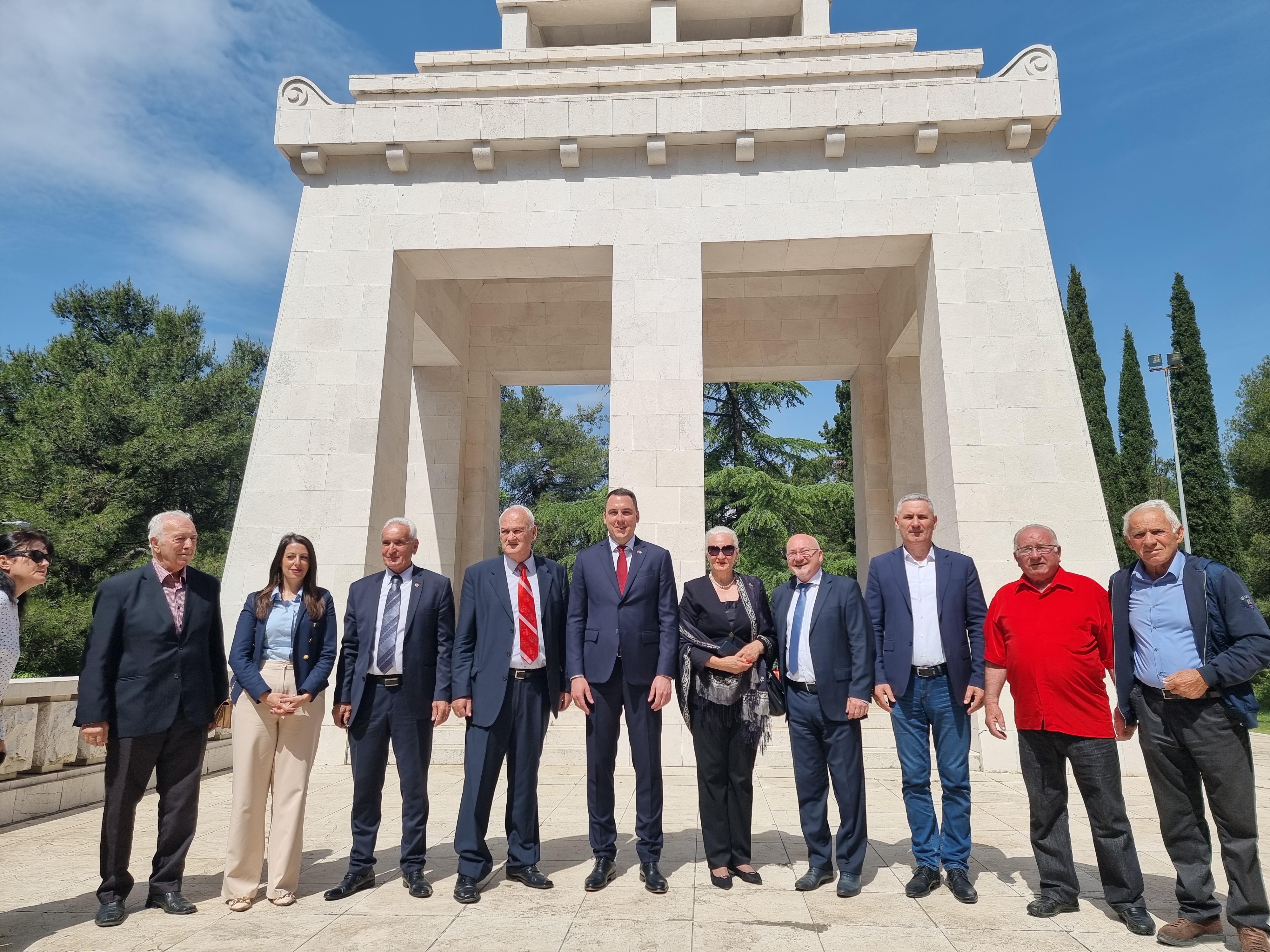 Delegacija Glavnog grada položila vijenac na Spomenik Partizanu borcu na Gorici