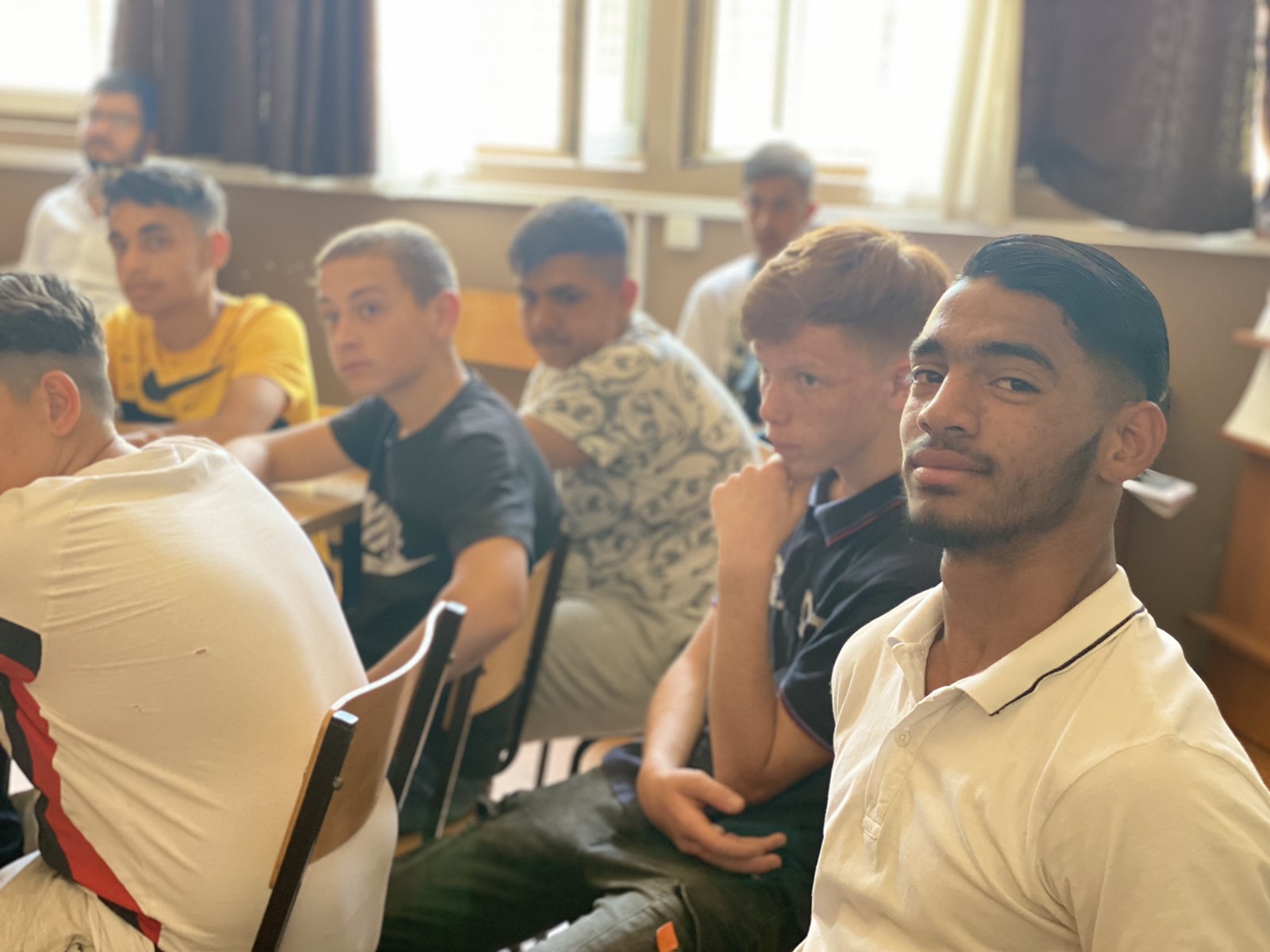 Mladi Romi i Egipćani u obilasku srednjih škola