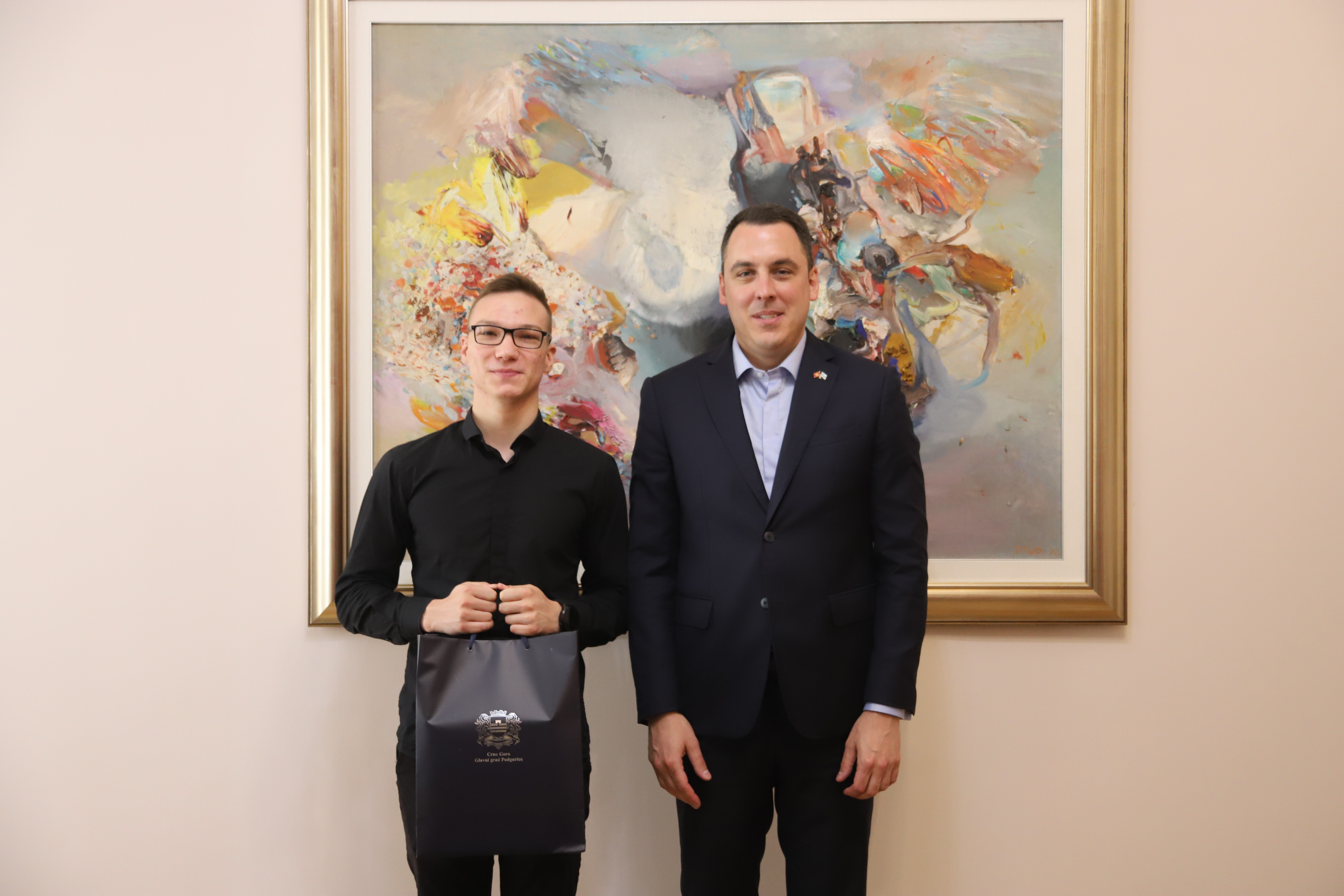 Vuković sa pobjednicima državnog takmičenja Svjetske olimpijade robotike: Podgorica postaje atraktivna IT destinacija