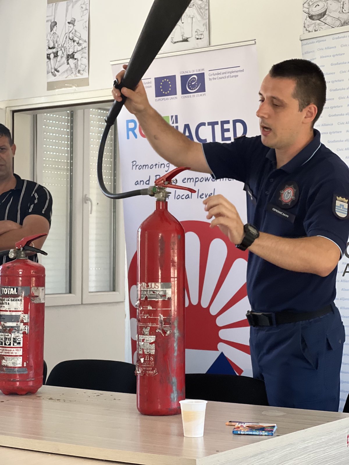 Organizovana obuka o pravilnom postupanju sa PP aparatima i gašenju požara za pripadnike RE populacije