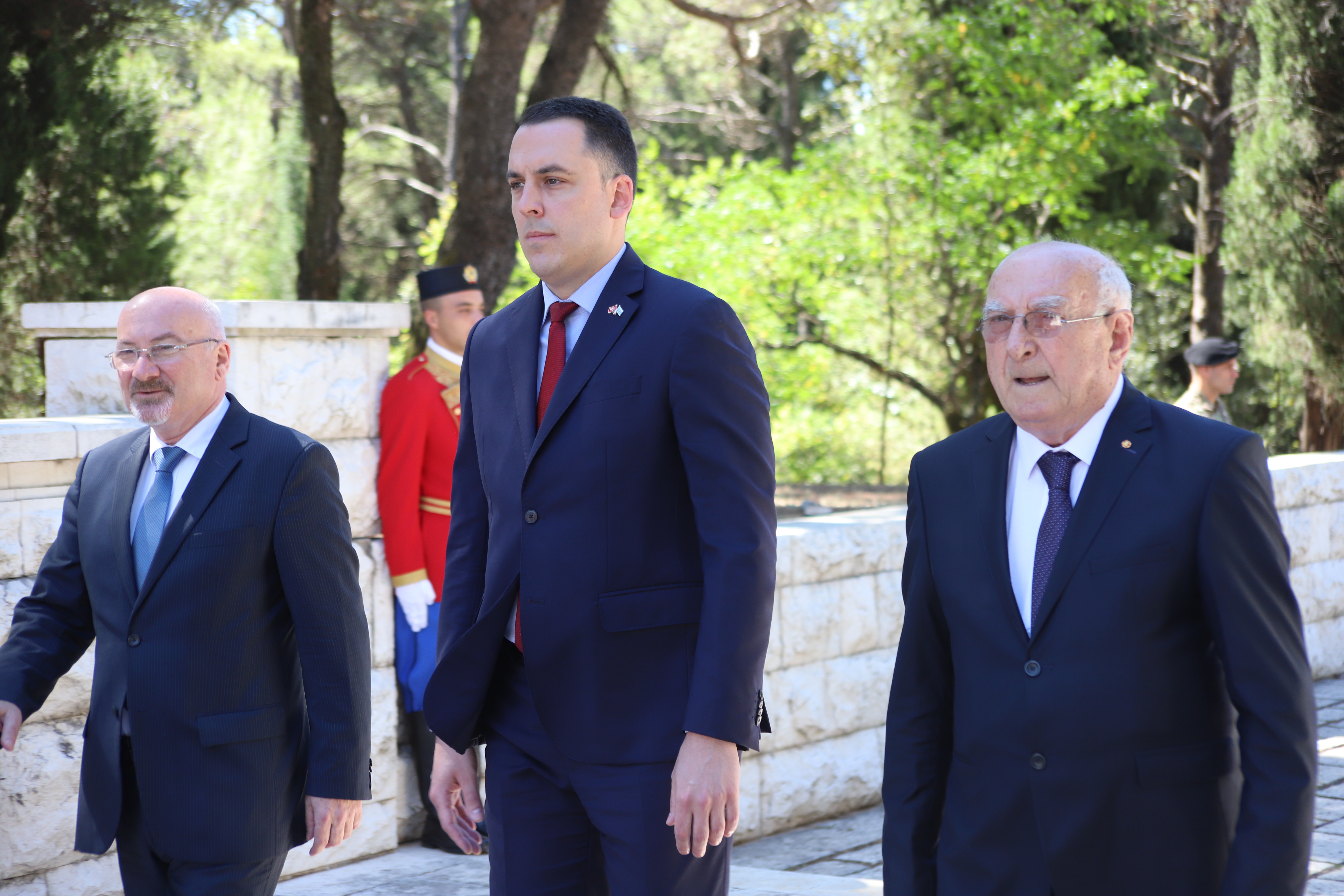 Povodom Dana državnosti delegacija Glavnog grada položila vijenac na Spomenik partizanu borcu na Gorici