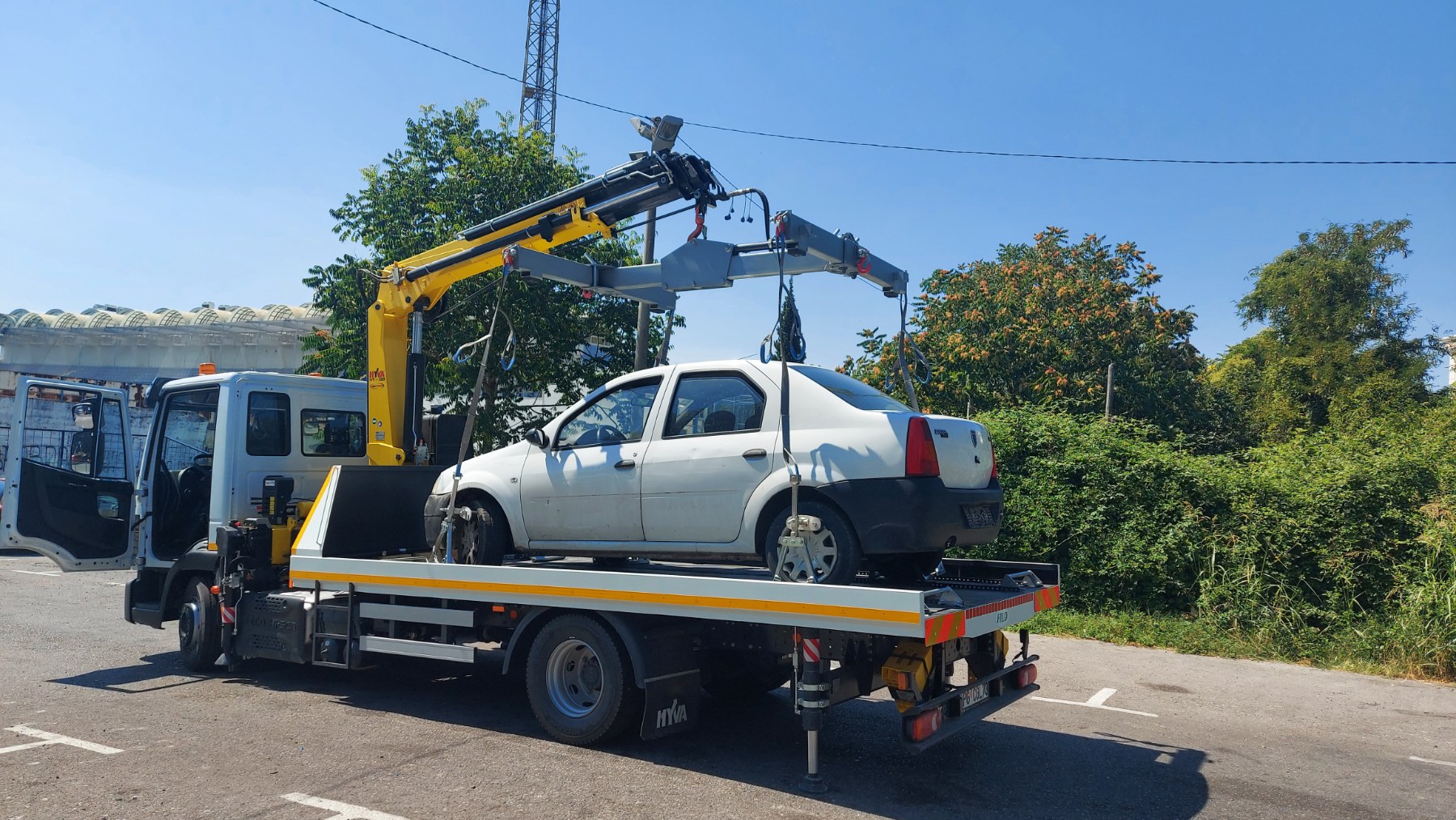 Komunalna inspekcija pojačala kontrolu nepropisnog parkiranja; Novo "pauk" vozilo na ulicama Podgorice