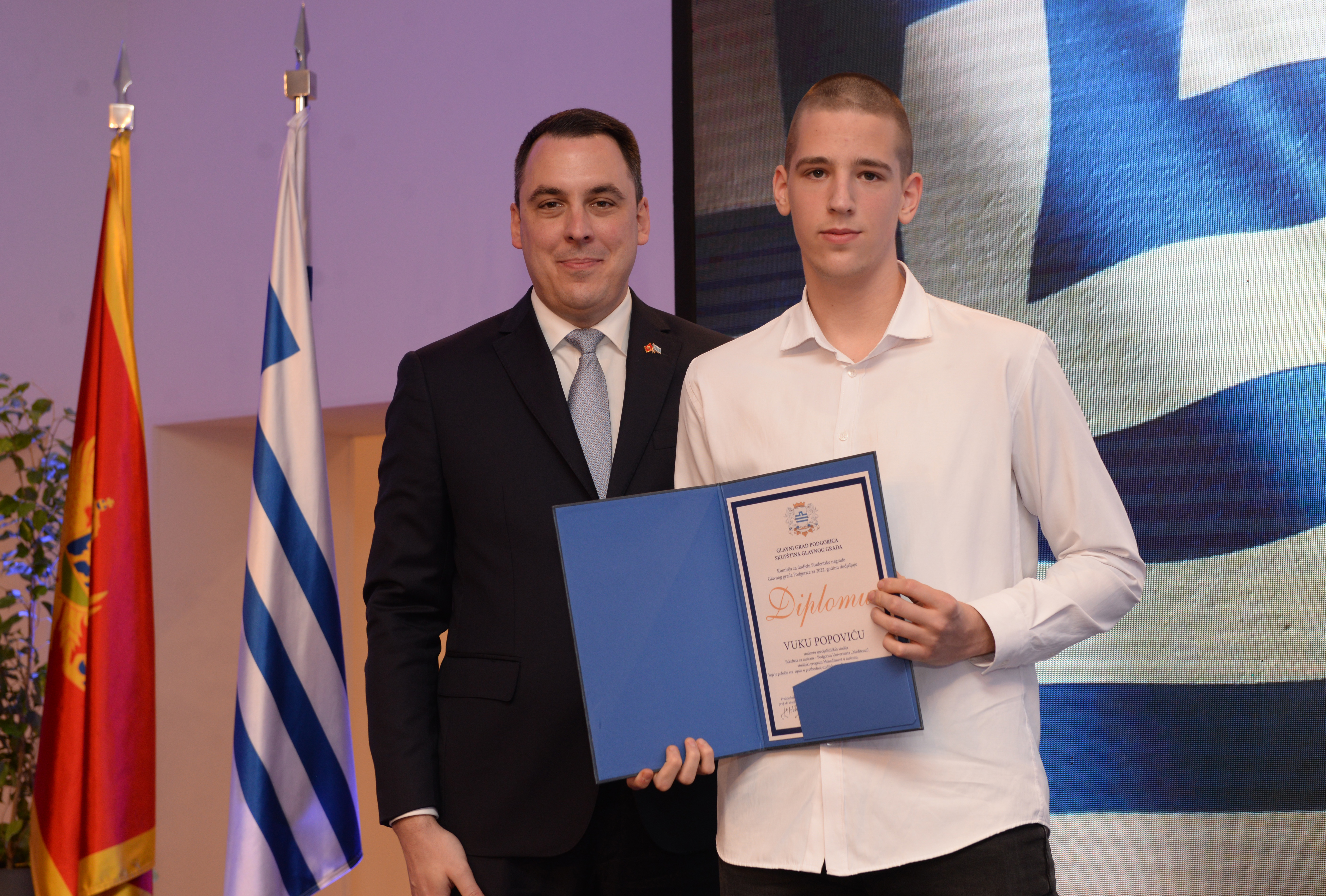 Dodijeljene nagrade najboljim studentima za 2022. godinu; Vuković: Mladima pripada budućnost ovog grada i zaslužuju podršku u svakom vremenu
