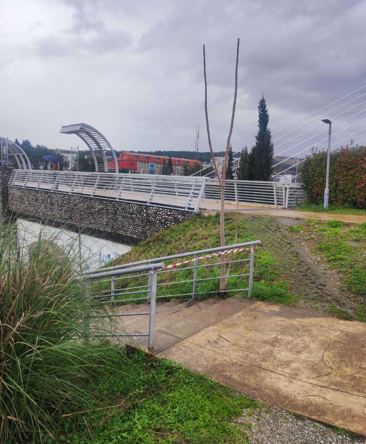 Šetalište uz Moraču i most na Sastavcima van upotrebe do poboljšanja vremenskih uslova