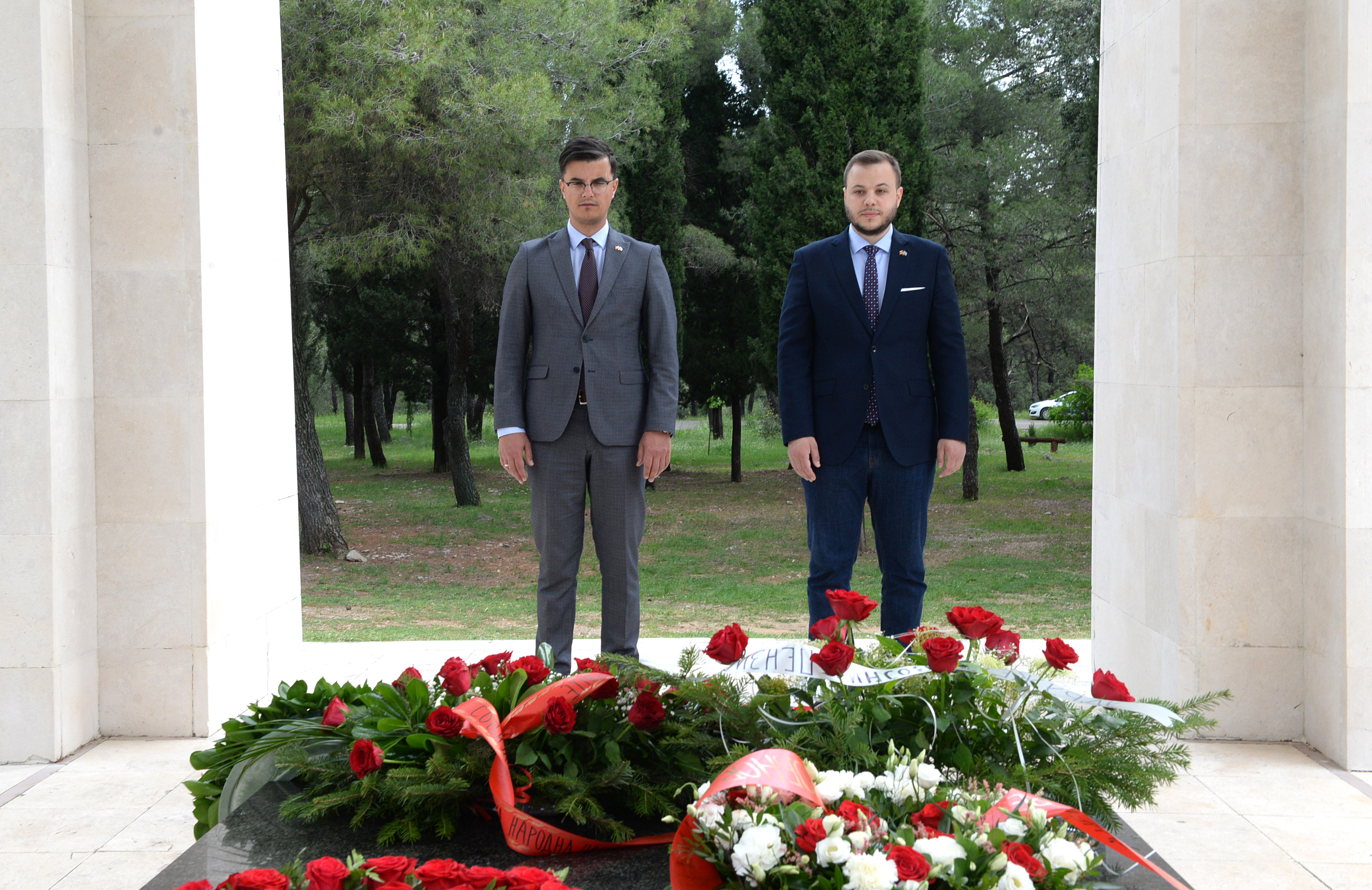 Injac i Borovinić Bojović položile vijenac na spomenik Partizanu borcu na Gorici