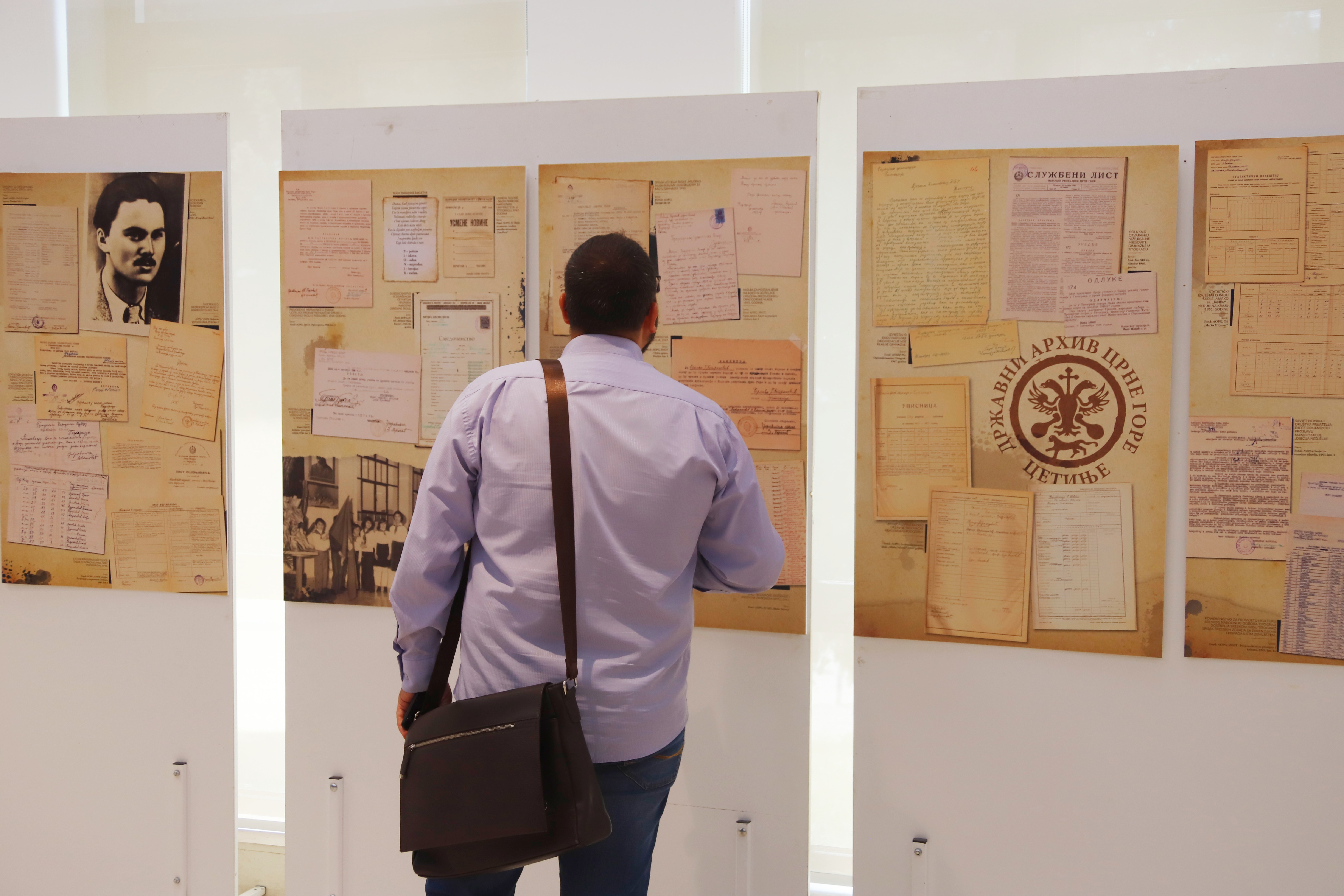 Šaranović otvorio izložbu dokumenata i fotografija “Prosvjeta u Podgorici”