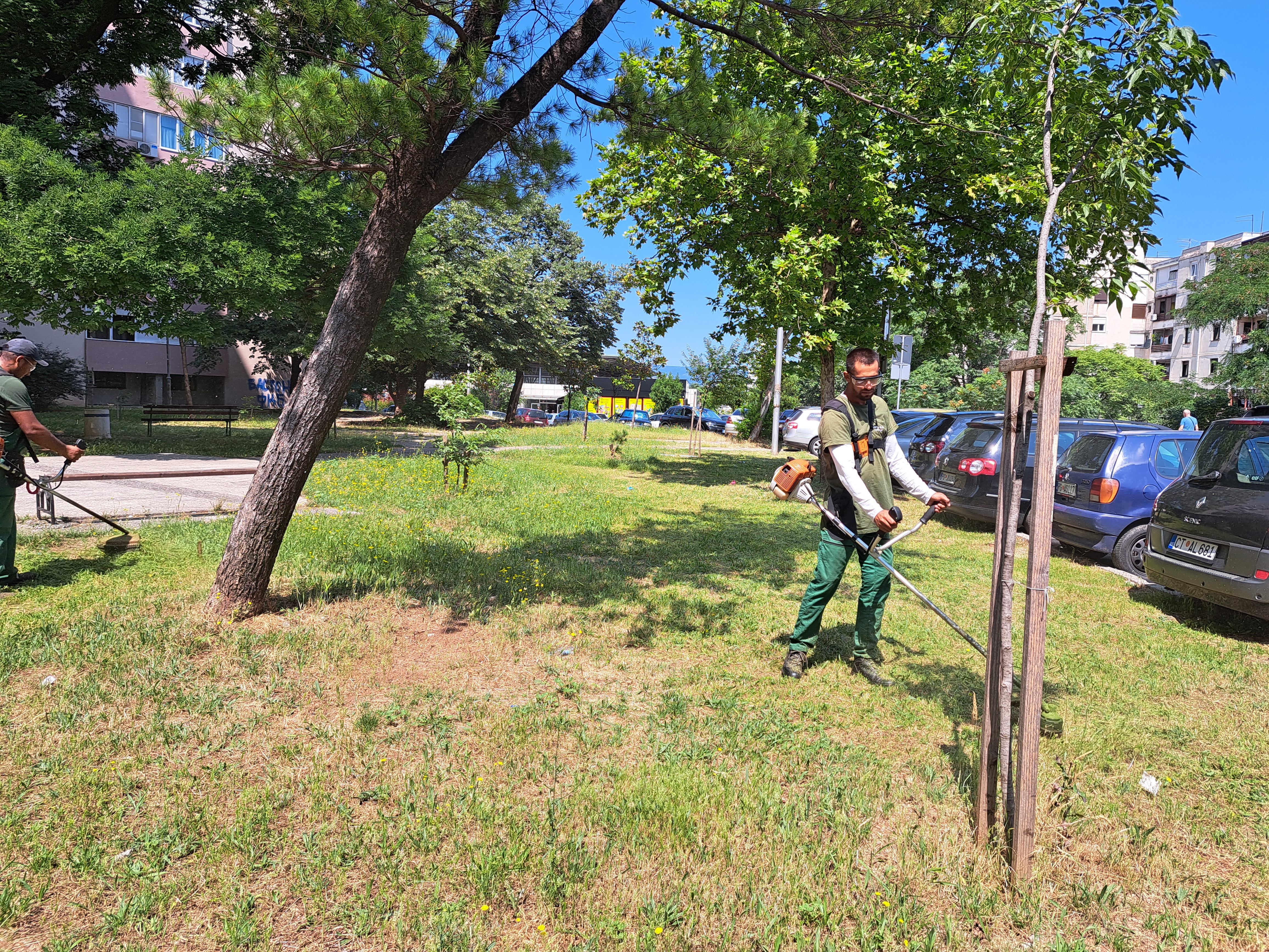 Ekipe Zelenila nastavljaju košenje na više lokacija širom Podgorice