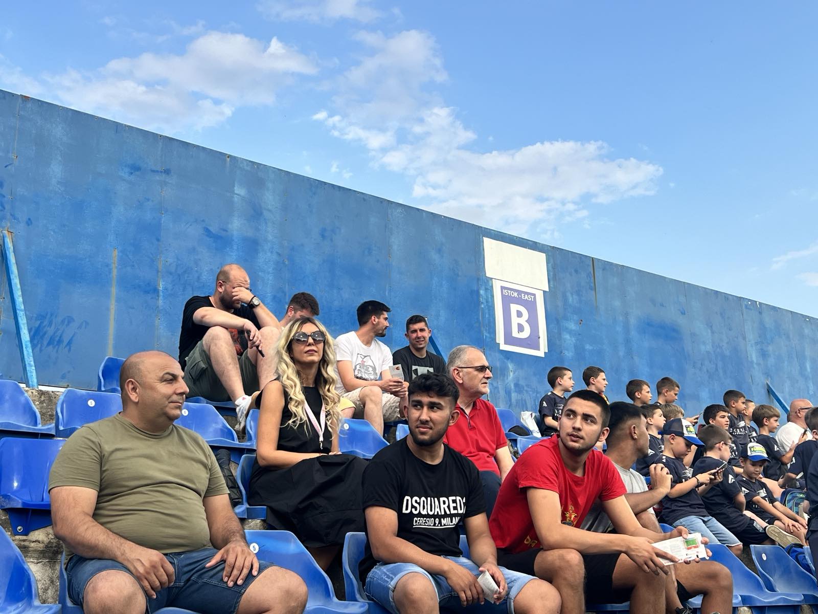 Kancelarija za RE kontinuirano radi na socijalnoj inkluziji;  U saradnji sa Fudbalskim savezom Crne Gore obezbijeđene besplatne karte za pripadnike RE zajednice za meč Crna Gora – Češka