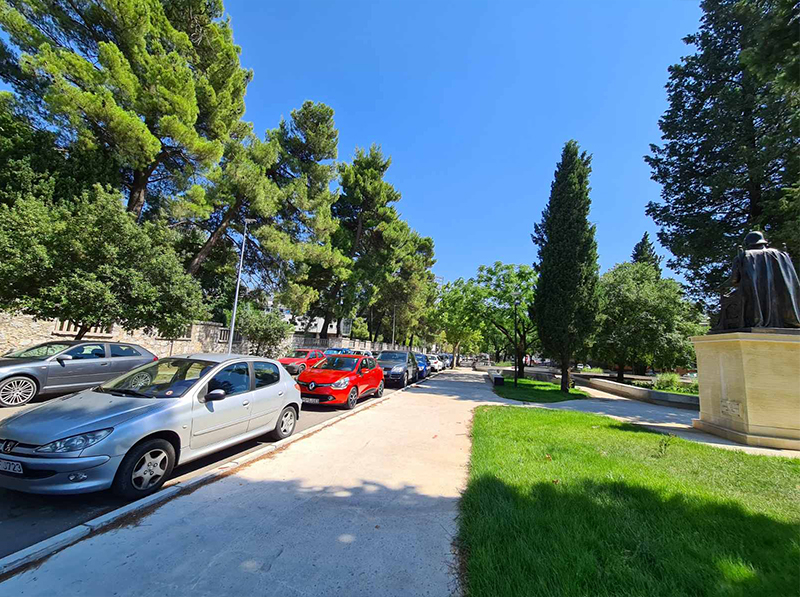 Dio Ulice Vaka Đurovića biće pretvoren u novu zelenu površinu, od ponedjeljka bez automobila