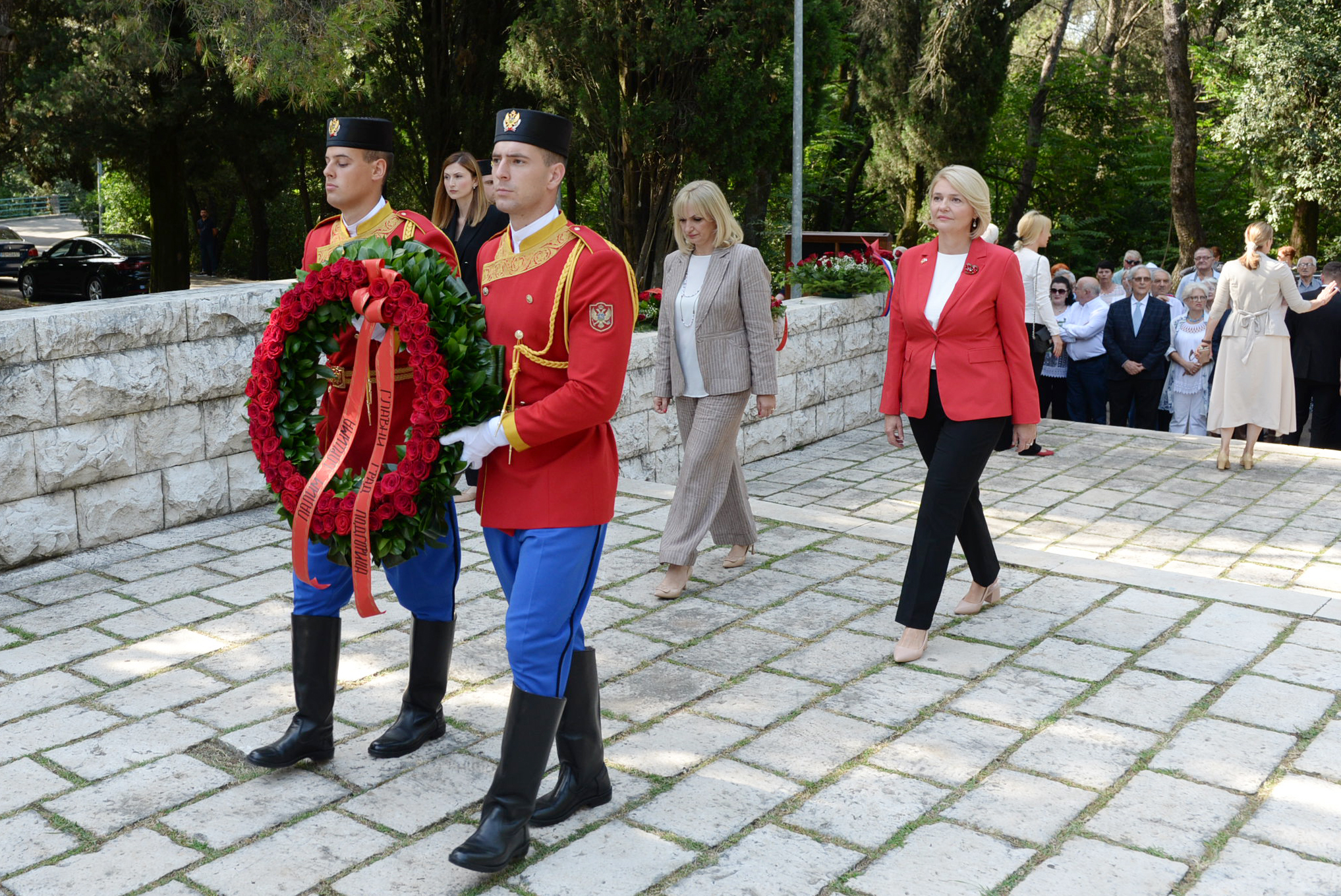 Injac i Borovinić Bojović položile vijenac na spomenik Partizanu borcu na Gorici   