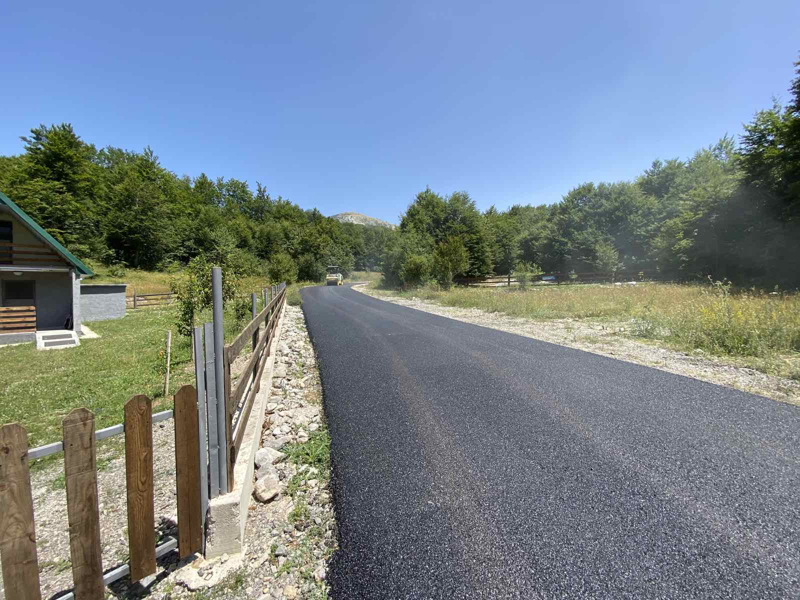 Nastavak unapređenja putne infrastrukture u Kučima: Još 2,5 km novog asfalta