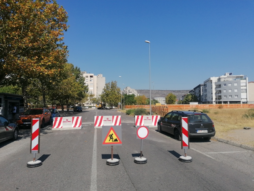 Počela izgadnja kružnog toka na raskrsnici ulica Meše Selimovića i Blaža Jovanovića
