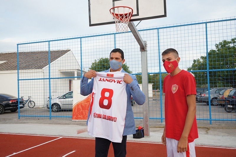 Partnerstvom Glavnog grada i Ministarstva sporta rekonstruisan košarkaški teren u Mojanovićima