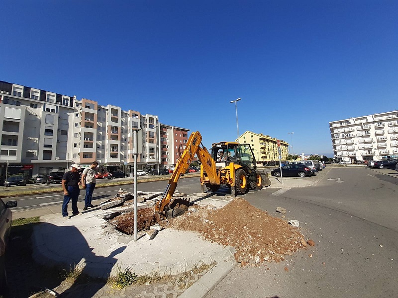 U toku postavljanje novih polupodzemnih kontejnera na više lokacija u Podgorici