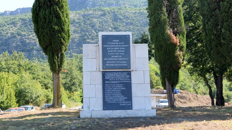 Gradonačelnik Vuković sa predstavnicima boraca i antifašista Podgorice obišao obnovljeni spomenik na Ravnom lazu