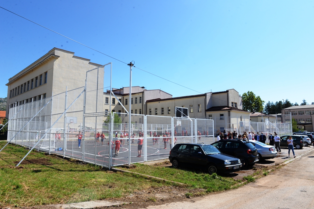 Donacijom Glavnog grada Cetinje dobilo potpuno rekonstruisan poligon kod gimnazije
