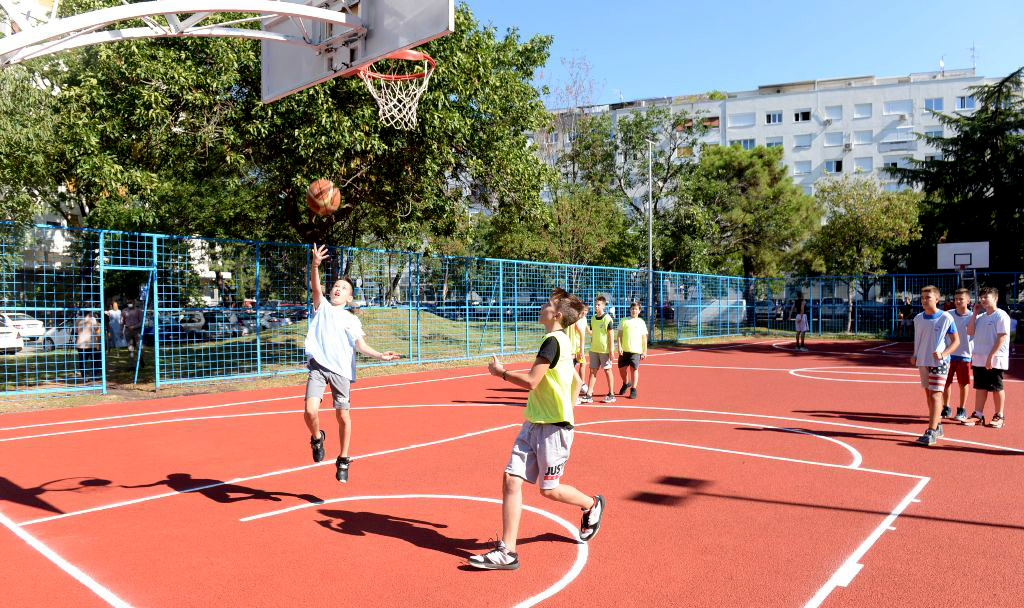 Rekonstruisan kultni košarkaški teren iza zgrade SIMPO, uskoro i novo dječije igralište u ovom kvartu