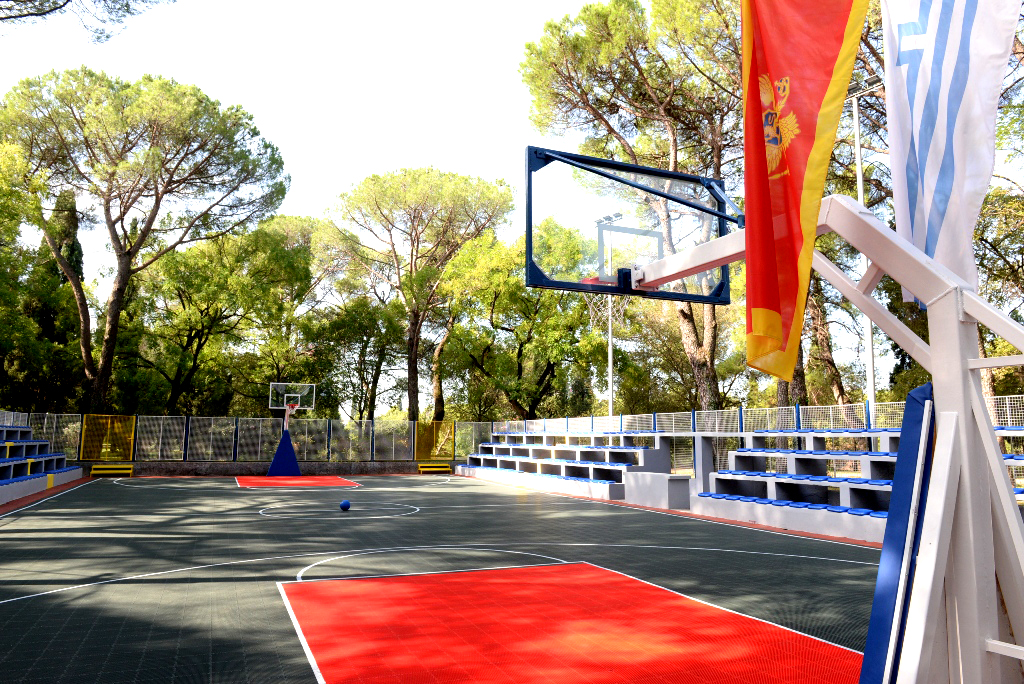 Završena rekonstrukcija košarkaškog igrališta u Njegoševom parku; Novi izgled kultnog mjesta podgoričkog sporta
