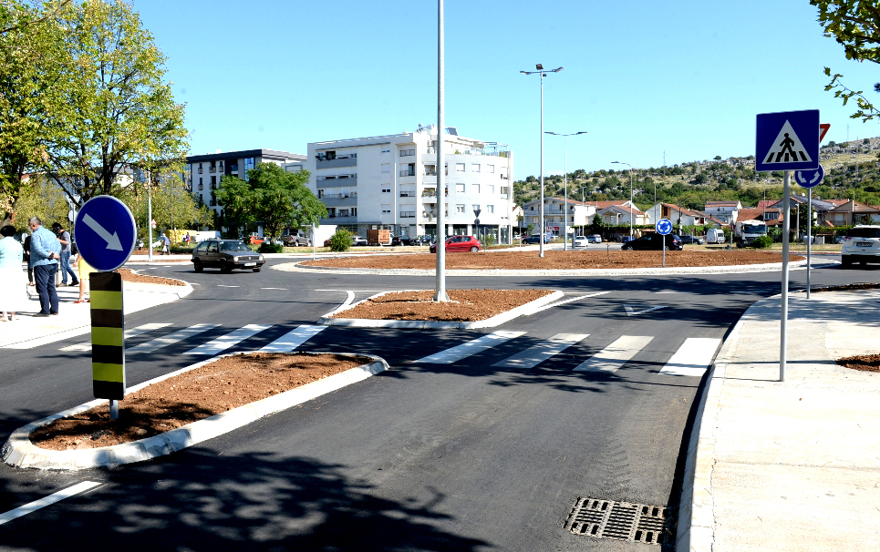 Podgorica dobila još jedan kružni tok: Završena izgradnja kružne raskrsnice ulica Meše Selimovića i Blaža Jovanovića