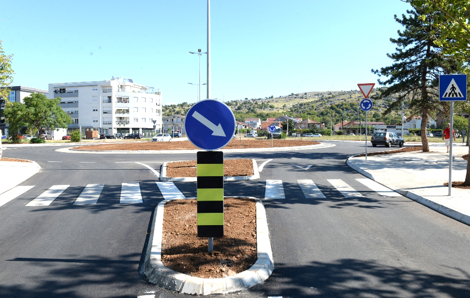 Podgorica dobila još jedan kružni tok: Završena izgradnja kružne raskrsnice ulica Meše Selimovića i Blaža Jovanovića