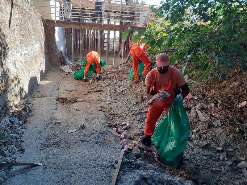 Ekipe gradske Čistoće uklanjanju otpad iz Savinog potoka