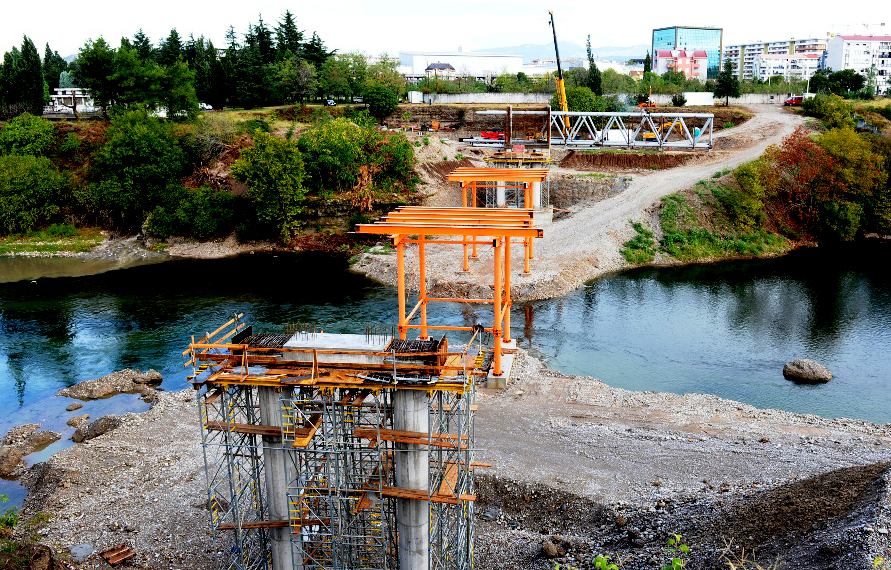 Uskoro počinje postavljanje čelične konstrukcije na novom pješačkom mostu na Morači