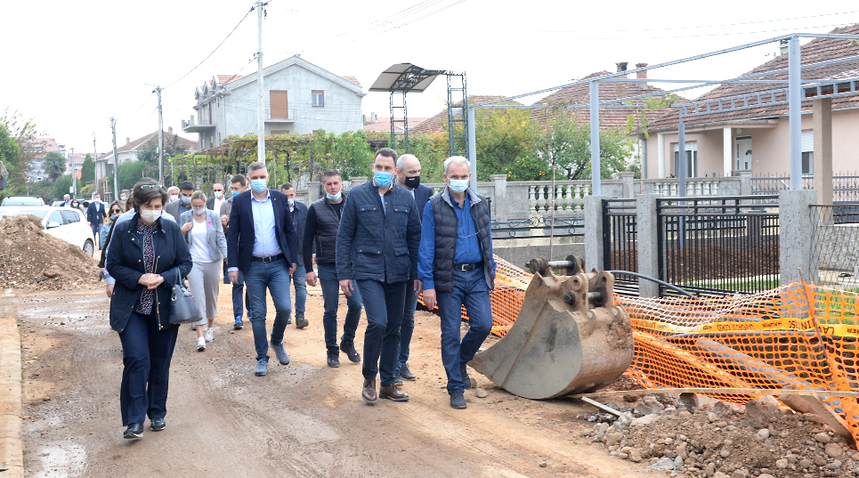 Gradonačelnik Vuković obišao radove u ulicama Veliše Mugoše i 18. jula