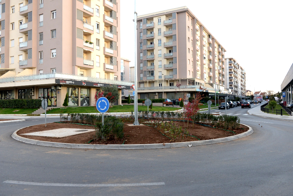 Pejzažno uređen kružni tok u ulici Vojvode Maša Đurovića u City kvartu