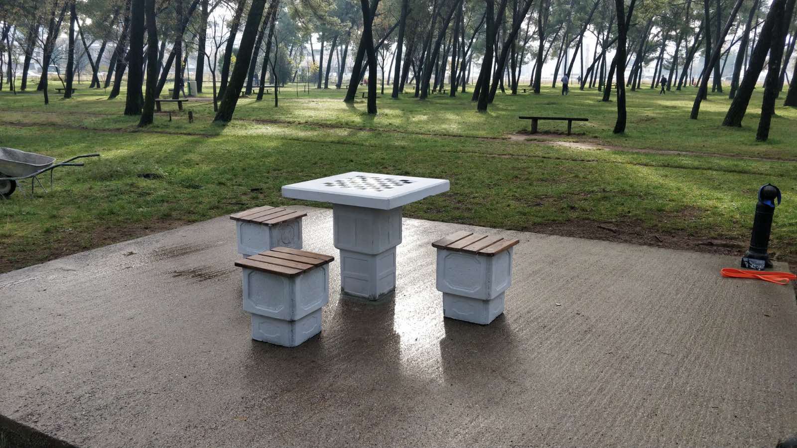 Na osam lokacija u Podgorici postavljeni stolovi za šah