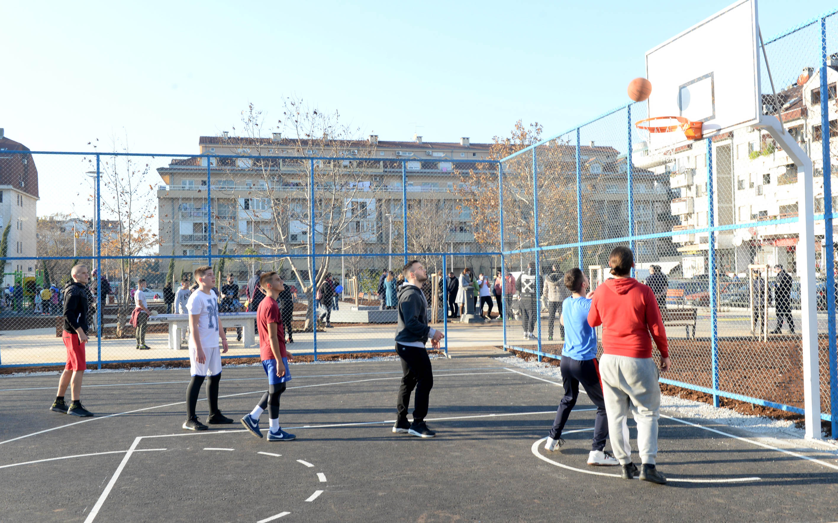 Stari aerodrom dobio novi park namijenjen svim generacijama: Dječije igralište, sportski poligon, stolovi za šah i stoni tenis novi sadržaji u Aerodromskoj ulici