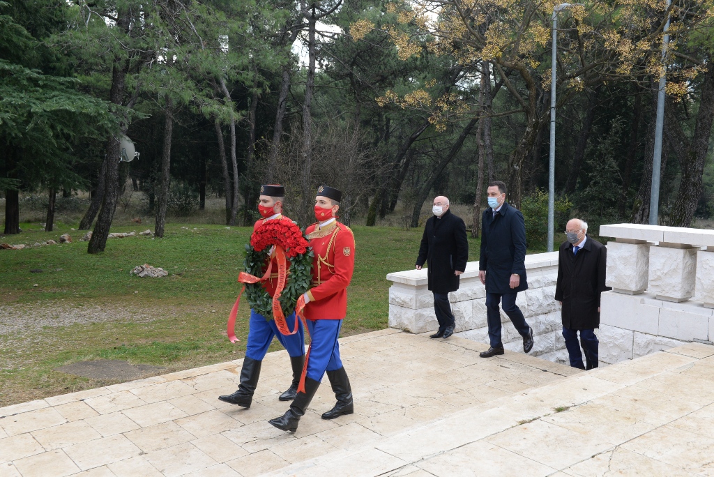 Delegacija Glavnog grada položila vijence na spomenike Partizanu borcu i Josipu Brozu Titu
