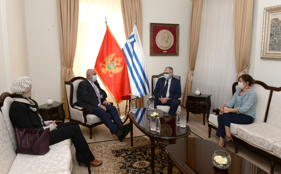 Ambasador Grčke uručio donaciju Glavnom gradu: Grčke kompanije donirale hranu za lica u stanju socijalne potrebe u Podgorici