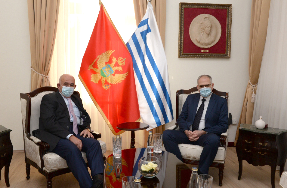 Ambasador Grčke uručio donaciju Glavnom gradu: Grčke kompanije donirale hranu za lica u stanju socijalne potrebe u Podgorici