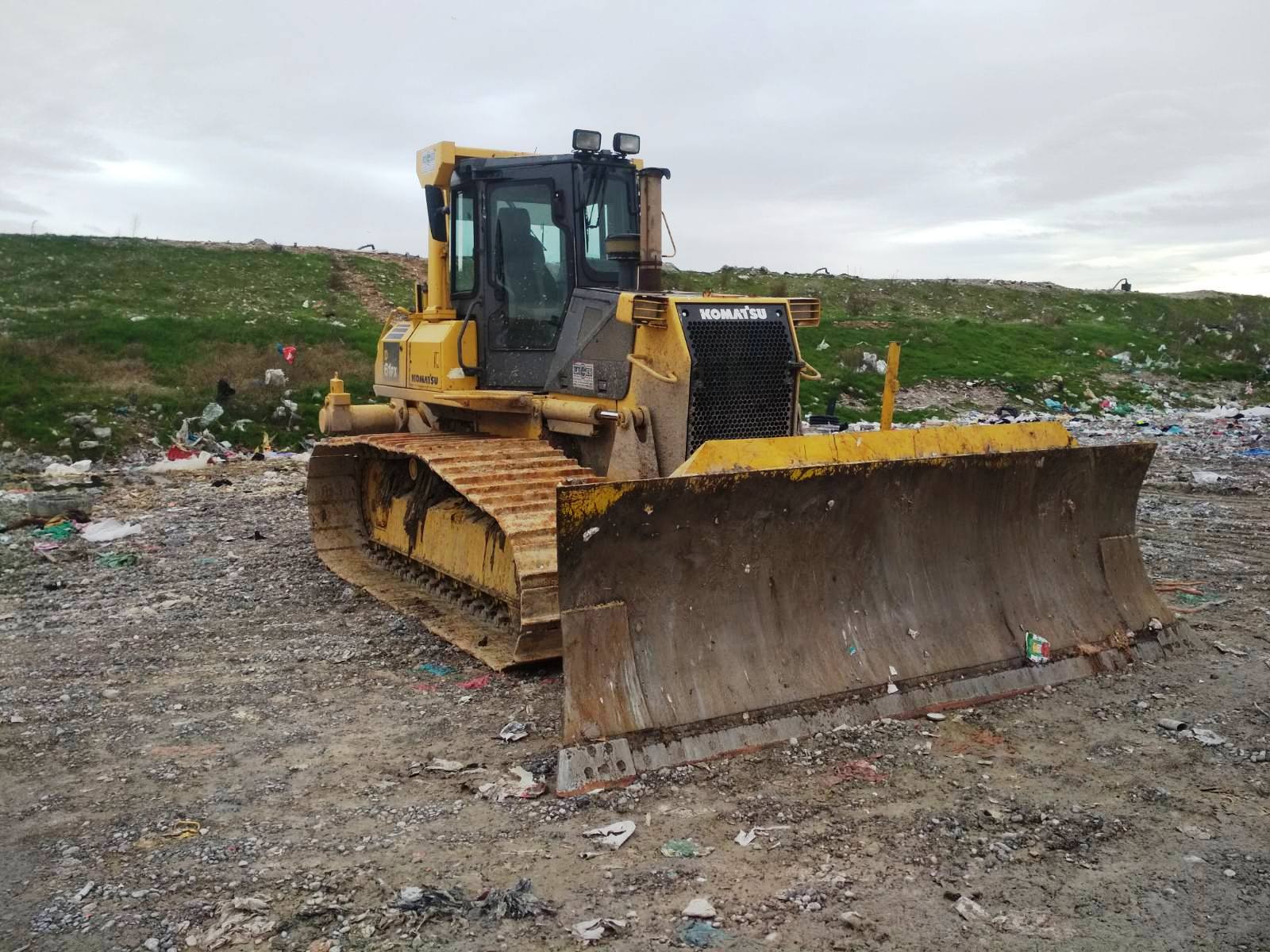 Deponija nastavlja sa ulaganjem u mehanizaciju; U funkciji novi buldožer za tretiranje komunalnog otpada na sanitarnim kadama