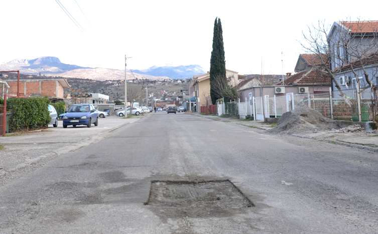 Putevi saniraju  udarne rupe na teritoriji Podgorice